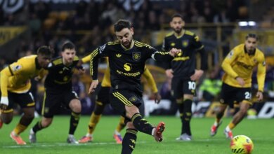 Fernandes fires Man United past Wolves in 4-1 EPL win