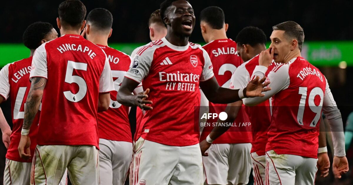 Arsenal beat Wolves 2-1 in dramatic EPL finish