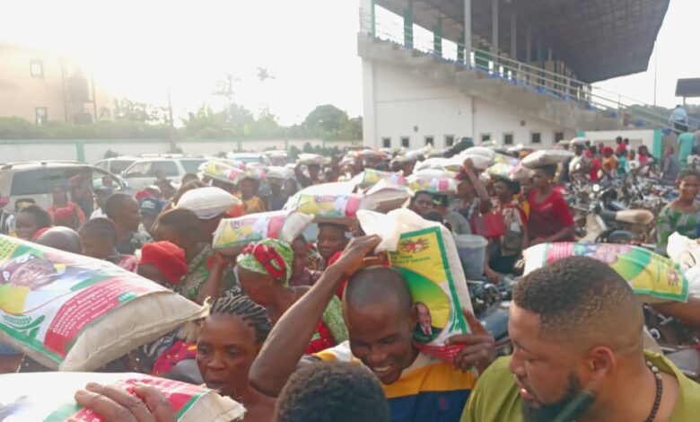 Citing Mbah’s Example, Nsukka LG Chairman Distributes 20,000 Bags of Rice to Residents – THISDAYLIVE