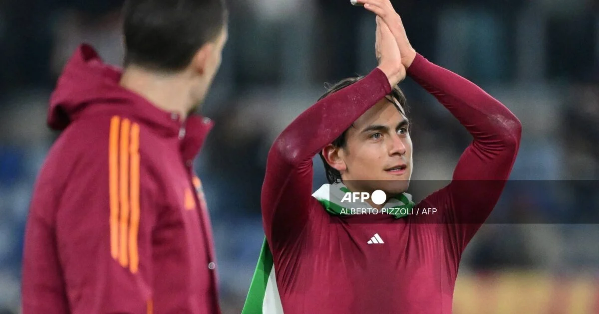 Roma beat Sassuolo 2-0 to close gap on Inter in Serie A