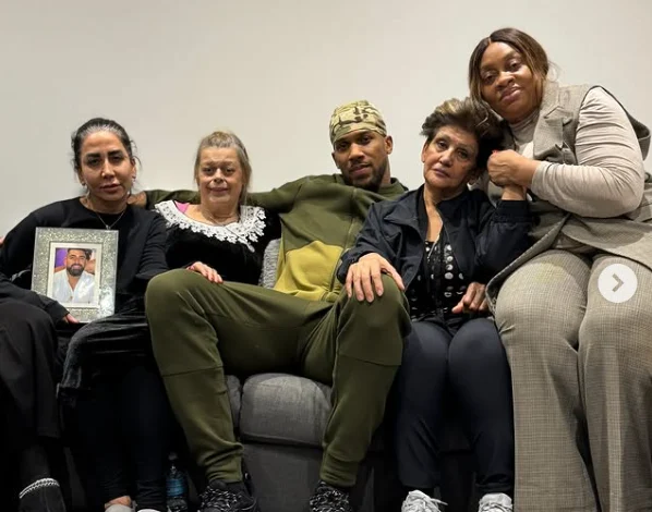 Anthony Joshua pays tribute to deceased friends