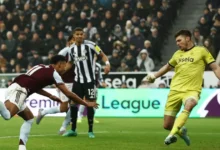 Aston Villa beat Newcastle 2-0 to stay in title hunt