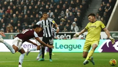 Aston Villa beat Newcastle 2-0 to stay in title hunt