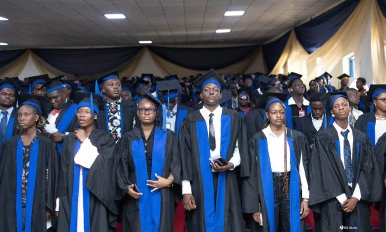 University Admits 2,390 New Students