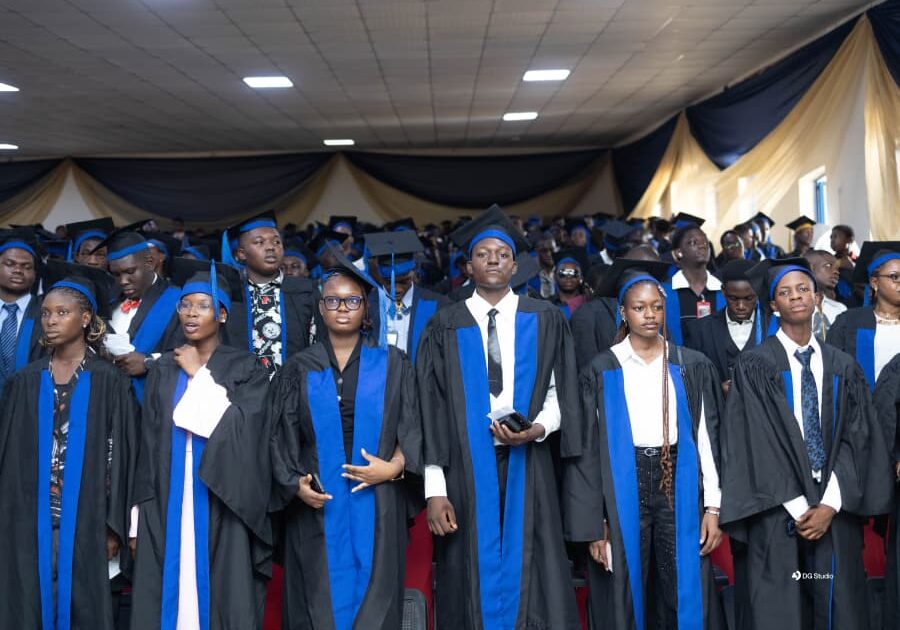 University Admits 2,390 New Students