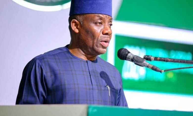 FG Honours 12 Teachers with National Teacher Awards in Niger